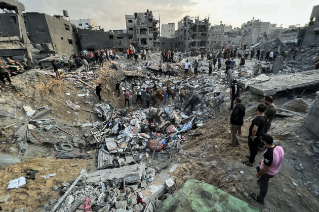 jabalia-palestinian-territories-01st-nov-2023-palestinians-inspect-destroyed-buildings-following-an-israeli-airstrike-in-the-jabalia-refugee-camp-in-the-gaza-strip-credit-fadi-wael-alwhididpaa
