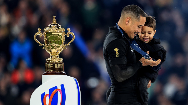 aaron-smith-walks-past-the-william-webb-ellis-trophy-with-his-son