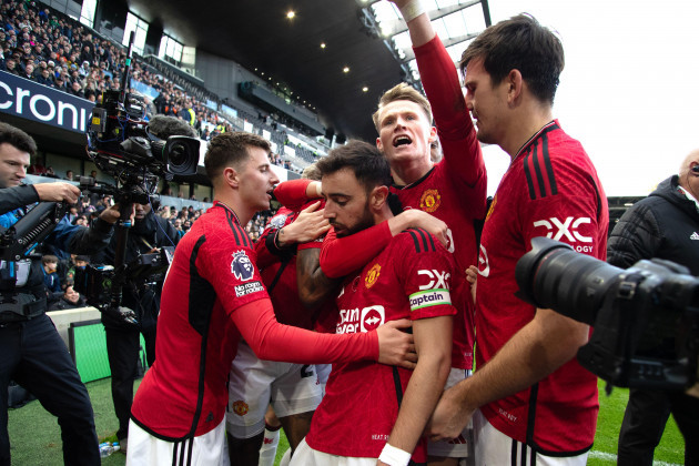 manchester-uniteds-bruno-fernandes-centre-celebrates-scoring-their-sides-first-goal-of-the-game-with-team-mates-during-the-premier-league-match-at-craven-cottage-london-picture-date-saturday-no