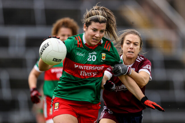 rachel-kearns-with-aoife-ni-cheallaigh