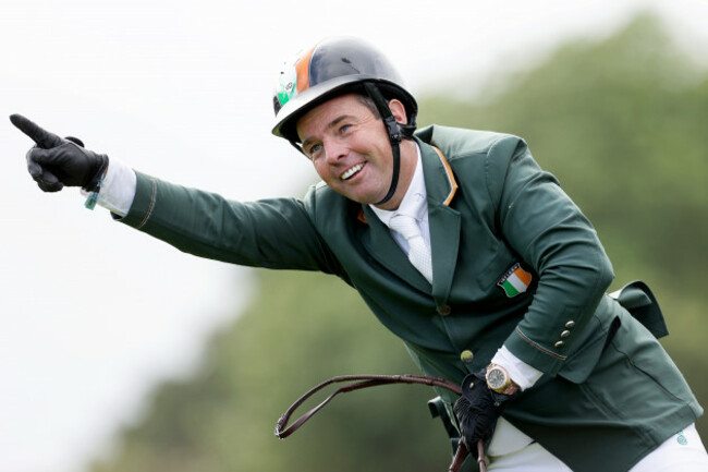 cian-oconnor-onboard-eve-douilly-celebrates-after-his-last-round