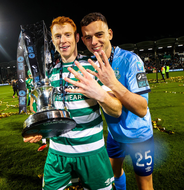 rory-gaffney-and-leon-pohls-celebrate-winning-with-the-trophy