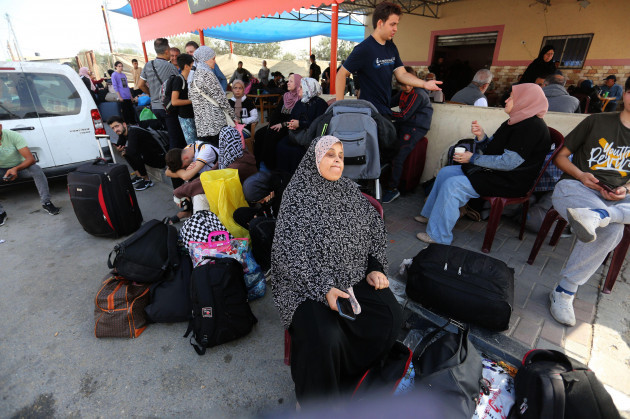 gaza-8th-nov-2023-people-wait-to-leave-the-gaza-strip-for-egypt-via-the-rafah-crossing-in-the-southern-gaza-strip-nov-8-2023-some-foreign-passport-holders-crossed-into-egypt-on-wednesday-from-t