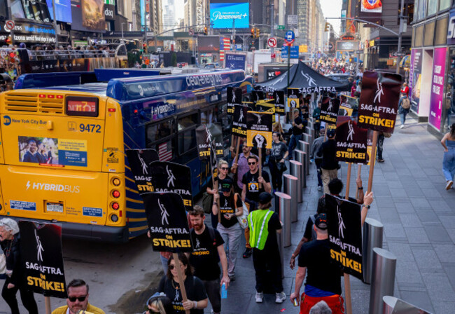 new-york-usa-26th-oct-2023-new-york-new-york-october-26-striking-sag-aftra-members-and-supporters-chant-march-at-the-picket-line-outside-paramount-headquarters-on-october-26-2023-in-new-york