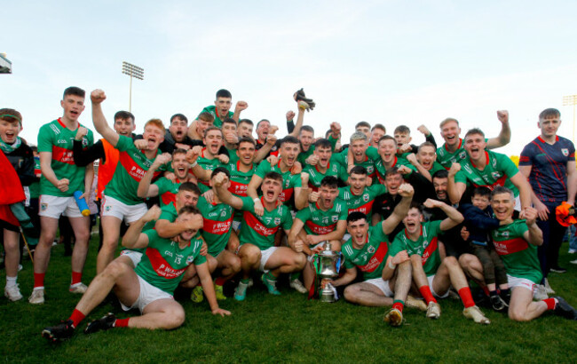 the-gowna-team-celebrate-with-the-cup