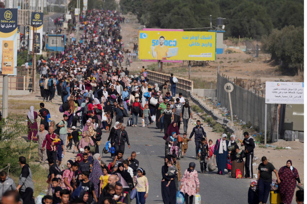 palestinians-flee-to-the-southern-gaza-strip-along-salah-al-din-street-in-bureij-gaza-strip-thursday-nov-9-2023-ap-photohatem-moussa