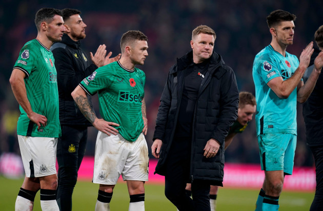 a-dejected-kieran-trippier-of-newcastle-united-with-manager-eddie-howe-after-the-premier-league-match-at-the-vitality-stadium-bournemouth-picture-date-saturday-november-11-2023