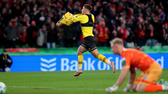 tommy-lonergan-celebrates-scoring-his-sides-third-goal