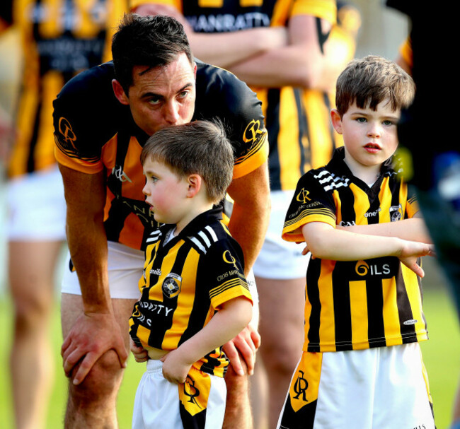 aaron-kernan-with-his-sons