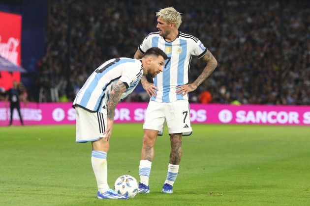 buenos-aires-argentina-16th-nov-2023-lionel-messi-of-argentina-during-the-match-of-qualifying-to-world-cup-2026-at-la-bombonera-stadium-credit-nestor-j-beremblumalamy-live-news