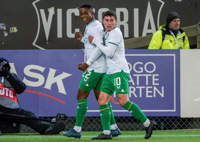 aidomo-emakhu-celebrates-with-kian-leavy-after-scoring