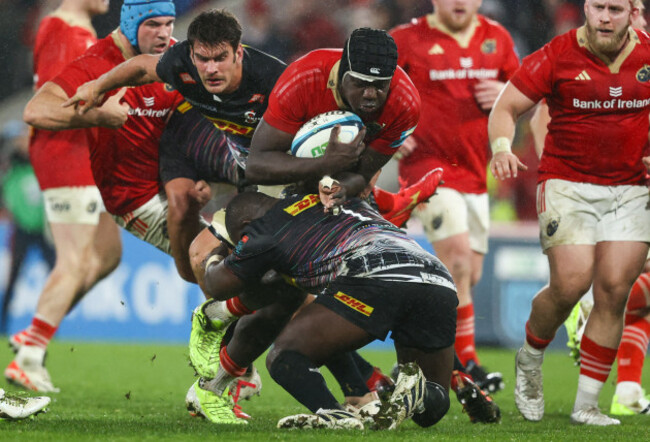 edwin-edogbo-is-tackled-by-sti-sithole