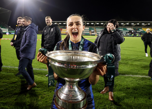chloe-singleton-celebrates-with-the-cup