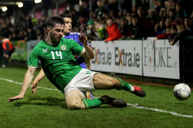 sean-roughan-is-tackled-by-mattia-zanotti