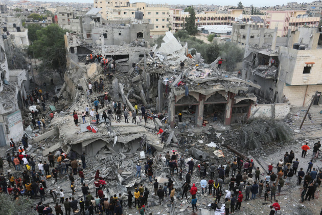 palestinians-search-for-survivors-of-the-israeli-bombing-in-rafah-gaza-strip-wednesday-nov-22-2023-ap-photohatem-ali