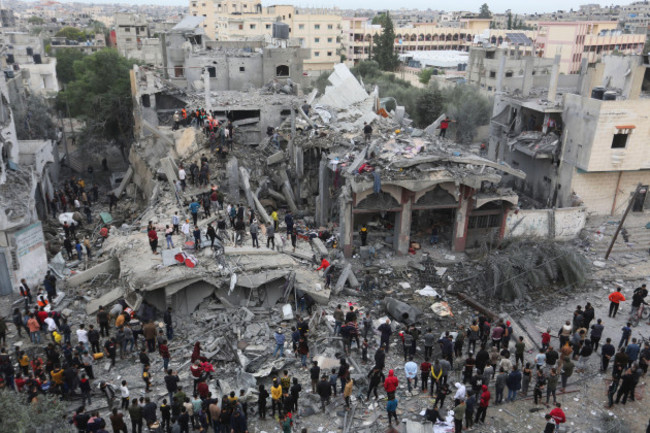palestinians-search-for-survivors-of-the-israeli-bombing-in-rafah-gaza-strip-wednesday-nov-22-2023-ap-photohatem-ali