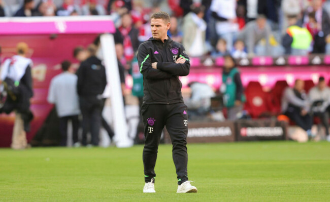 munich-munich-deutschland-28th-oct-2023-firo-october-28th-2023-football-soccer-1st-league-1st-bundesliga-season-20232024-fc-bayern-munich-muenchen-darmstadt-98-80-fcb-co-coach-anthony