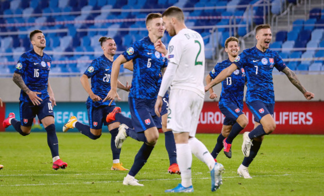 slovakia-celebrate-after-the-game