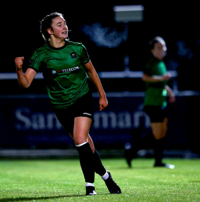 ellen-dolan-celebrates-scoring-a-goal