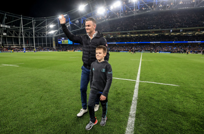 former-leinster-player-jonathan-sexton-takes-to-the-pitch-ahead-of-the-game-with-his-son-luca