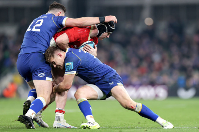 rory-scannell-is-tackled-by-robbie-henshaw-and-garry-ringrose