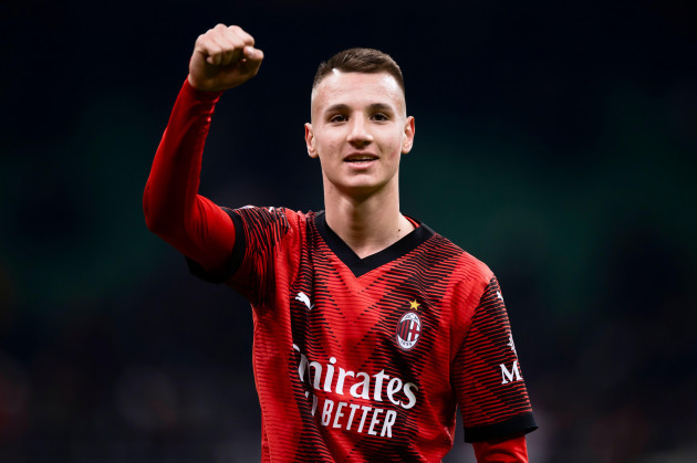 milan-italy-25-november-2023-francesco-camarda-of-ac-milan-celebrates-the-victory-at-the-end-of-the-serie-a-football-match-between-ac-milan-and-acf-fiorentina-credit-nicolo-campoalamy-live-news