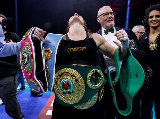 katie-taylor-is-declared-the-winner