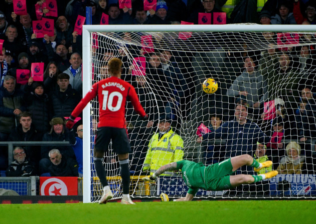 manchester-uniteds-marcus-rashford-scores-their-sides-second-goal-of-the-game-from-the-penalty-spot-during-the-premier-league-match-at-goodison-park-liverpool-picture-date-sunday-november-26-202