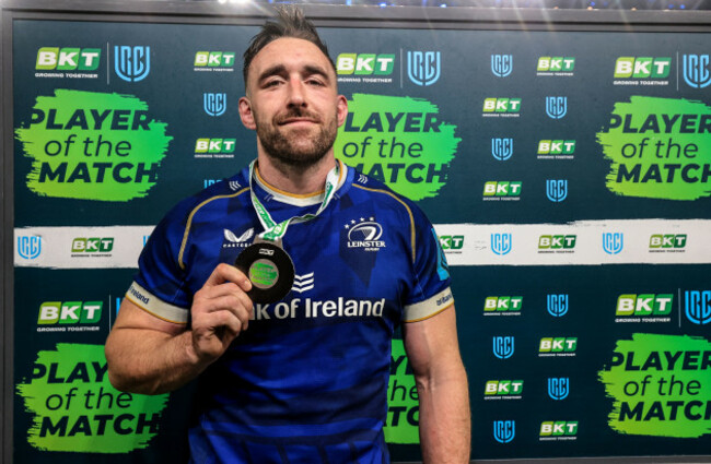 jack-conan-with-the-bkt-urc-player-of-the-match-award