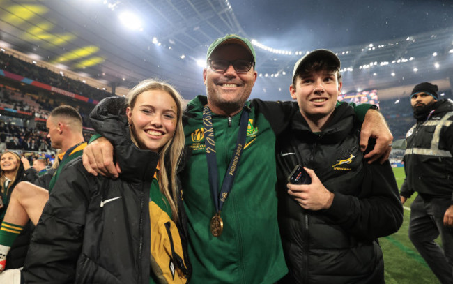 jacques-nienaber-celebrates-after-the-game-with-family