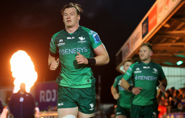 gavin-thornbury-takes-to-the-field