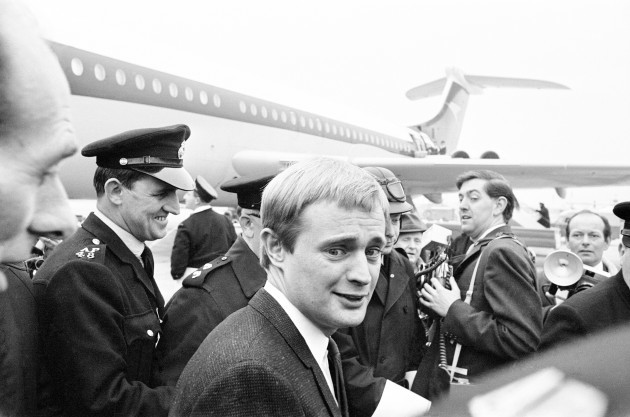 david-mccallum-actor-who-plays-the-role-of-secret-agent-illya-kuryakin-in-nbc-show-the-man-from-u-n-c-l-e-pictured-arriving-at-london-heathrow-airport-16th-march-1966-uk-promotion-tour