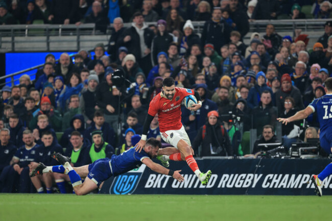 leinsters-robbie-henshaw-and-munsters-conor-murray