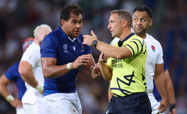 steven-luatua-speaks-to-referee-andrew-brace-at-the-final-whistle