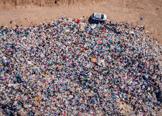 alto-hospicio-chile-25th-nov-2021-used-clothes-sit-in-a-landfill-in-the-desert-in-the-nearby-free-trade-zone-of-iquique-29178-tons-of-used-clothing-arrived-in-2021-through-october-about-50-imp