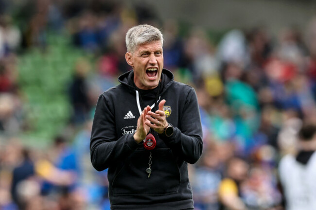 ronan-ogara-watches-over-the-warmups