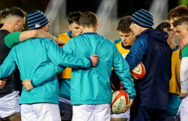 noel-mcnamara-speaks-to-his-players-in-the-team-huddle