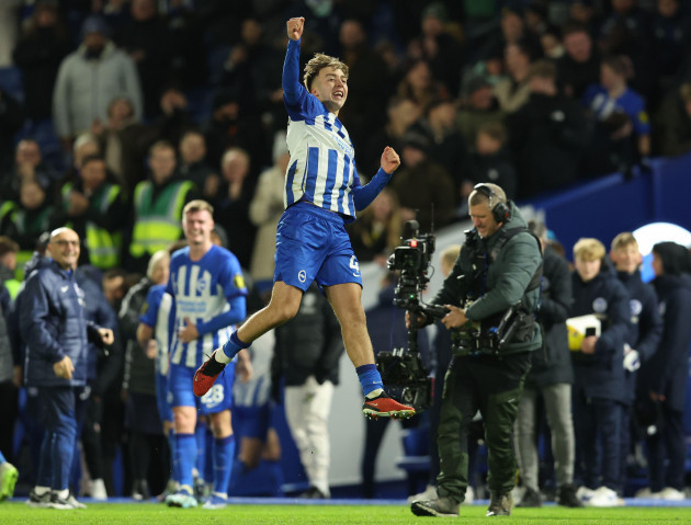 brighton-and-hove-uk-6th-dec-2023-goalscorer-jack-hinshelwood-of-brighton-and-hove-albion-celebrates-after-the-premier-league-match-at-the-amex-stadium-brighton-and-hove-picture-credit-should-r