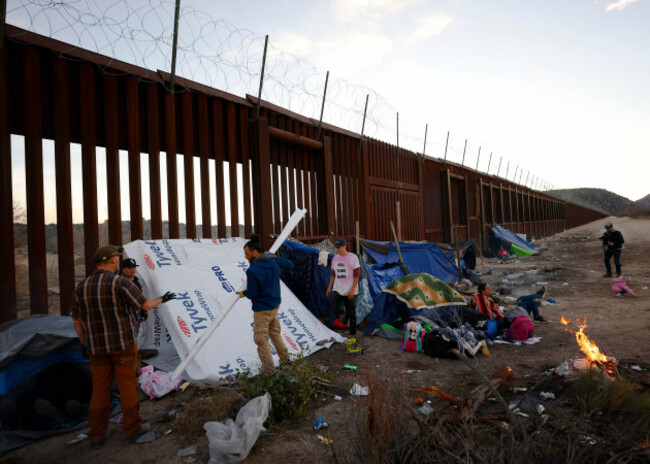 jacumba-hot-springs-california-usa-3rd-dec-2023-asylum-seeking-migrants-make-shelters-in-an-open-air-holding-area-next-to-the-u-s-mexico-border-near-the-small-desert-san-diego-county-community