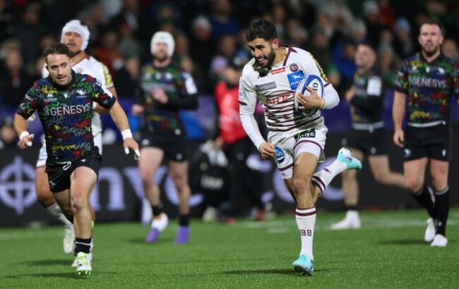 romain-buros-scores-his-sides-opening-try