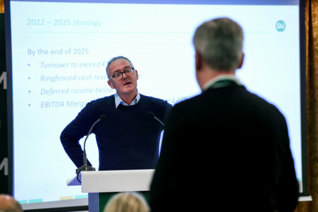 roy-barrett-is-questioned-by-stuart-gilhooly
