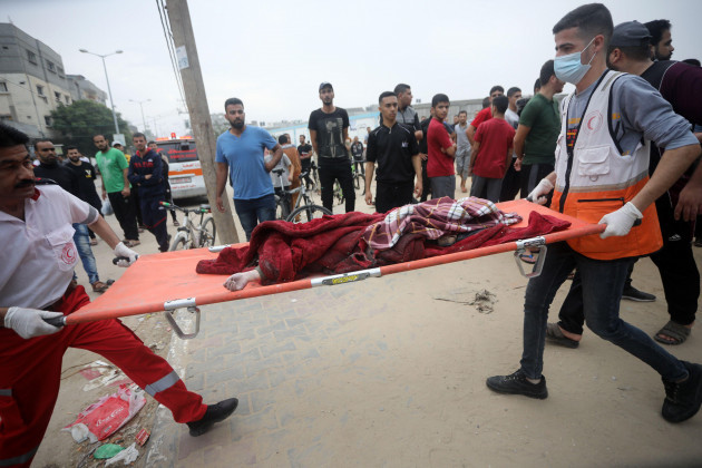 rafah-gaza-28th-oct-2023-palestinian-rescue-men-remove-the-body-of-a-child-in-the-aftermath-of-israeli-bombing-on-al-mgary-family-houes-in-rafah-in-the-southern-gaza-strip-on-sunday-october-29-2