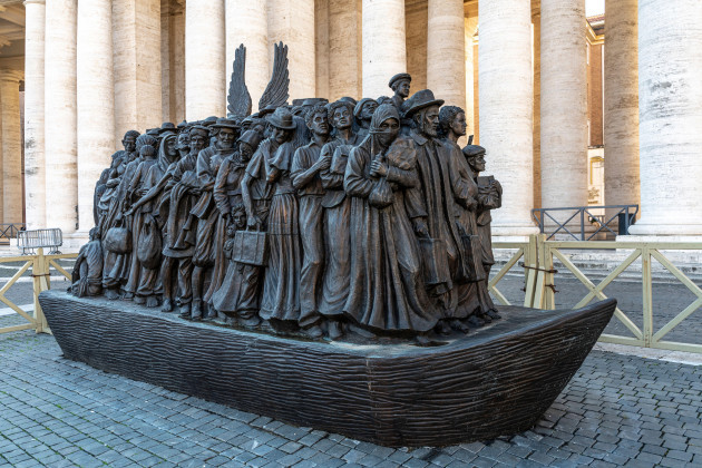 a-statue-for-migrants-in-st-peters-square-vatican-city-rome-lazio-italy-europe