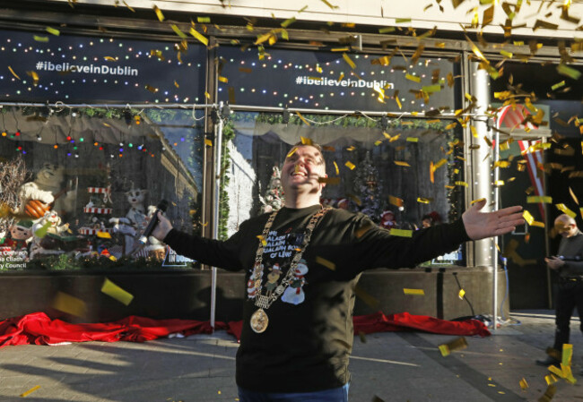 8  Clery Christmas Windows_90695324