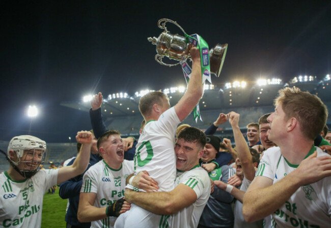 mark-bergin-celebrates-with-his-team-mates