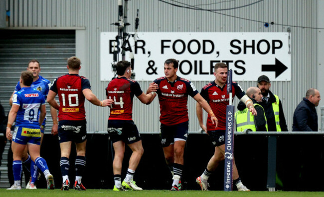antoine-frisch-celebrates-scoring-a-try