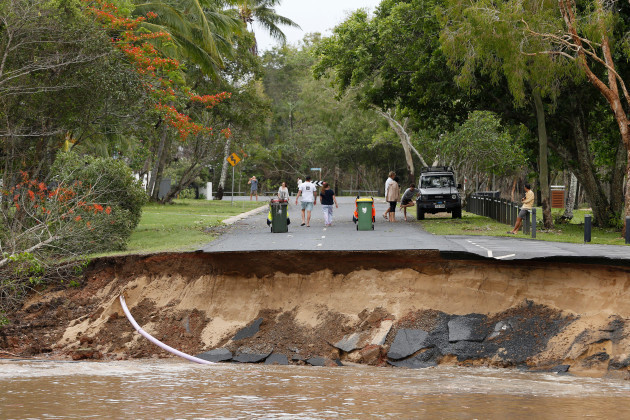 cairns-australia-18th-dec-2023-residents-are-cut-off-after-a-large-section-of-road-has-washed-away-at-the-end-of-holloways-beach-esplanade-in-the-suburb-of-holloways-beach-in-cairns-monday-decem