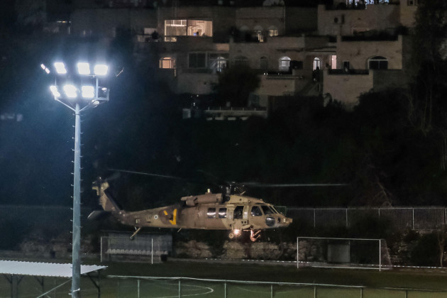 jerusalem-israel-18th-dec-2023-idf-injured-from-the-battlefield-are-medically-evacuated-to-the-shaare-zedek-medical-center-in-jerusalem-by-the-669th-special-rescue-tactical-unit-israel-has-been-e