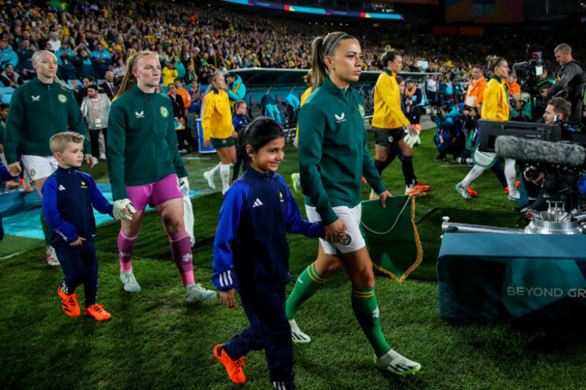 katie-mccabe-leads-her-team-out-before-the-game
