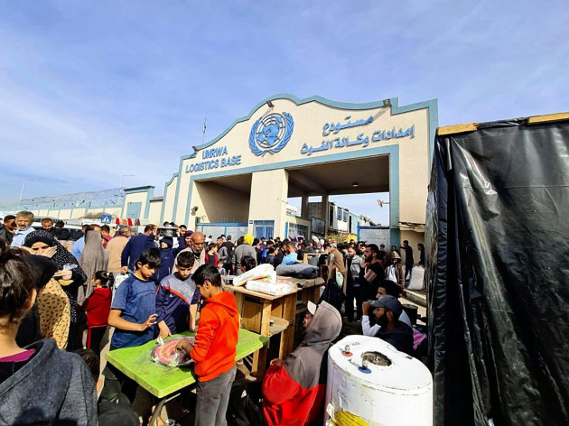 palestinians-gather-at-unrwa-logistics-base-in-rafah-the-gaza-strip-the-southern-israeli-occupied-territory-on-dec-17-2023-more-than-tens-of-thousands-of-displaced-palestinians-have-crammed-into